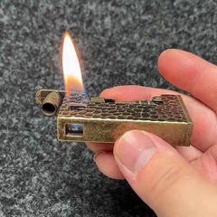 Bật lửa xăng đá chính hãng Dolphin vân gõ búa HY-752