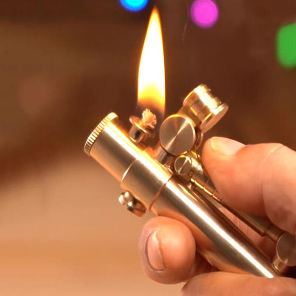 Bật lửa thủ công xăng đá kiểu dáng độc lạ TC18