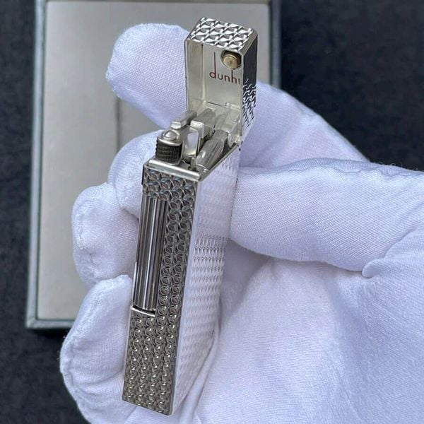 Bật lửa Dunhill vân kim cương nổi bọc bạc  DHI41