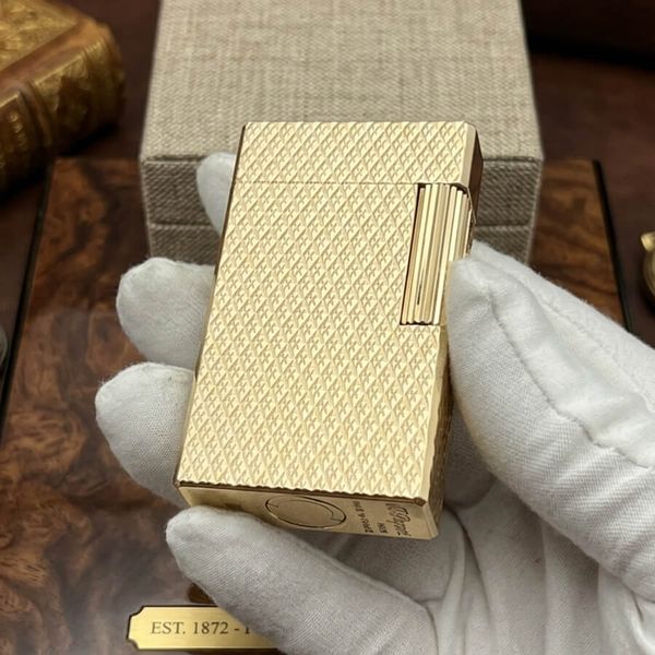 S.T. Dupont Ligne 1 (1 Lỗ Cao) – Họa Tiết Vân Kim Cương Nổi Diamond Head DPH72