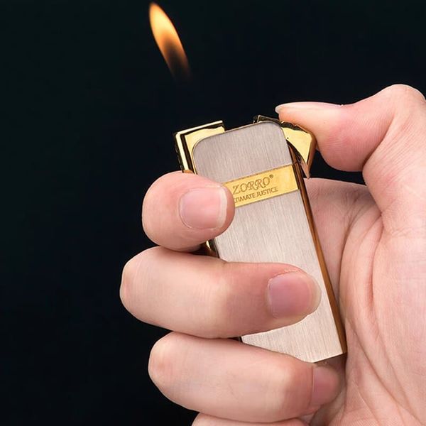 Bật lửa chính hãng Zorro bạc xước viền vàng Z642