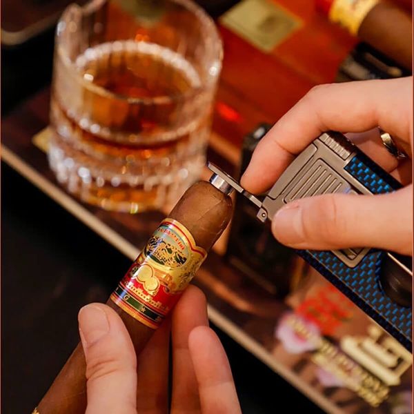 Bật lửa khò 2 tia Lubinski kèm dao cắt chữ V và đục Cigar YJA 10056