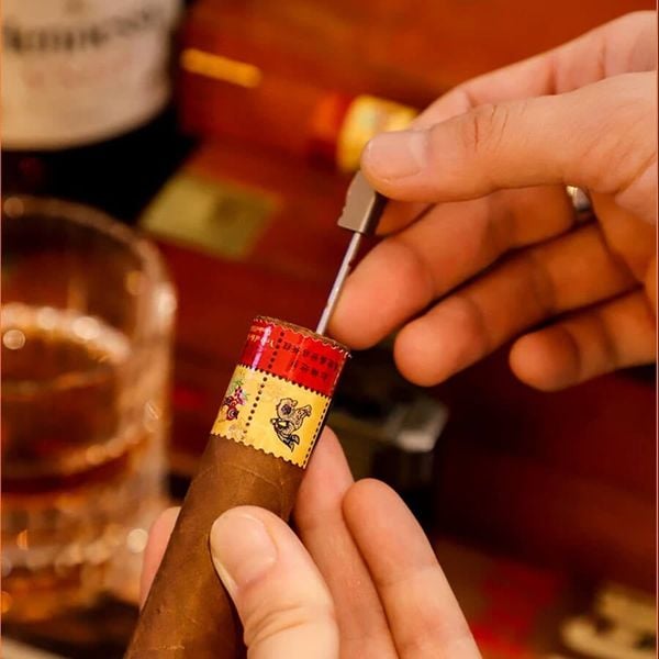 Bật lửa khò 2 tia Lubinski kèm dao cắt chữ V và đục Cigar YJA 10056