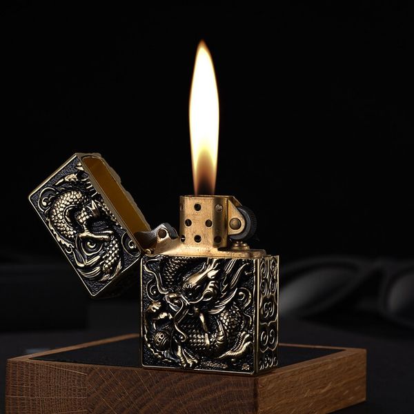 Bật lửa xăng đá Zorro vỏ dày khắc nổi rồng bay phượng múa Z-KJ1004