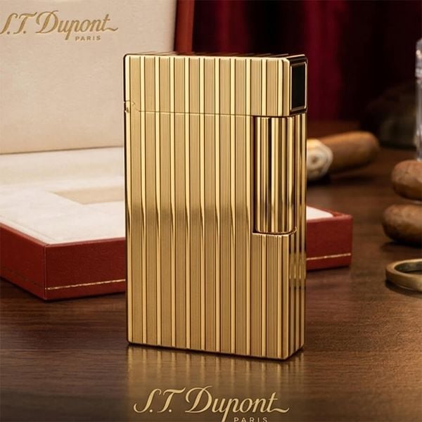 S.T. Dupont Ligne 1 (1 Lỗ) – Bọc Vàng 20 Microns – Họa Tiết Vân Kẻ Dọc Thanh Lịch DPH75