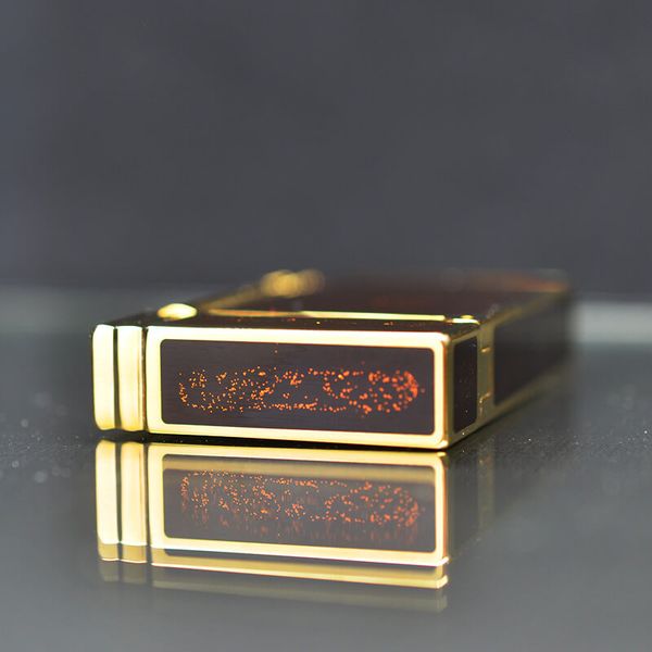 Dupont Hồng Kông Sơn Mài Đen Đính Nhũ Viền Kẻ Sọc D20