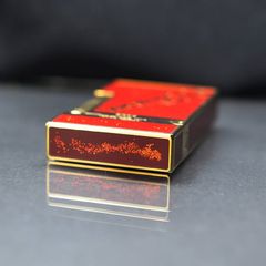 Dupont Hồng Kông Sơn Mài Đỏ Nhũ Chữ Chéo D07
