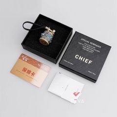 Bật lửa móc khoá Chief vỏ xoay mạ bạc hoa văn nổi đính đá CF716