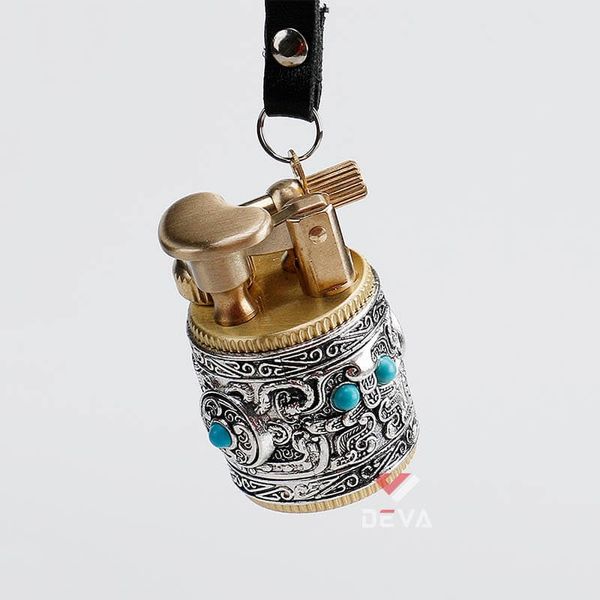 Bật lửa móc khoá Chief vỏ xoay mạ bạc hoa văn nổi đính đá CF716