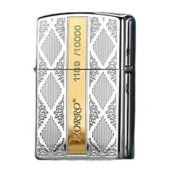 Bật lửa xăng đá Zorro hoa văn chìm sọc vàng bản giới hạn Z92013