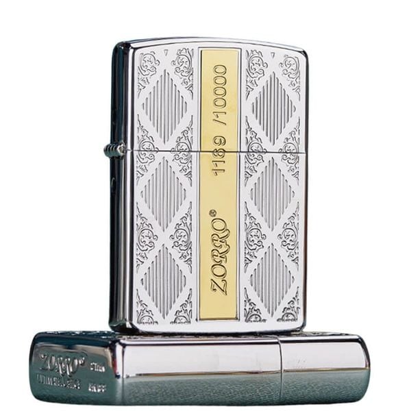 Bật lửa xăng đá Zorro hoa văn chìm sọc vàng bản giới hạn Z92013