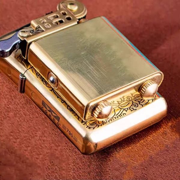 Bật lửa xăng đá chính hãng Zorro dáng nhỏ sơn hoa văn cổ điển Z790