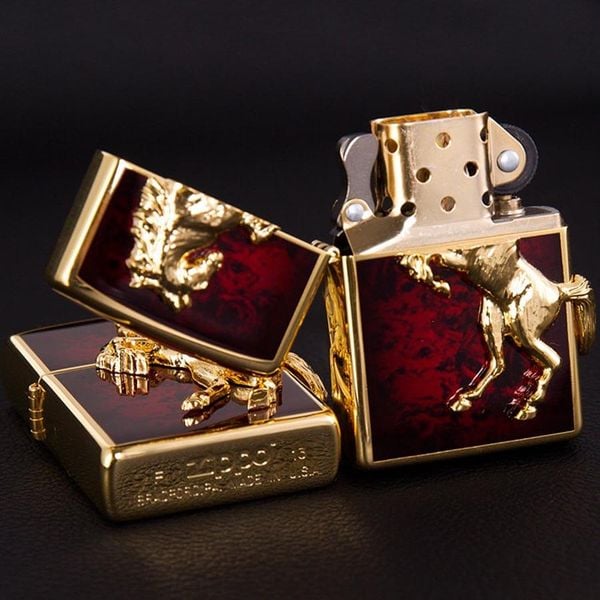 Zippo Nhật Mạ vàng ốp ngựa nổi sơn màu ZN12