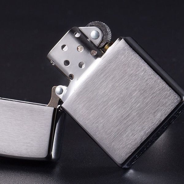 Zippo Armor bạc nhám Z221