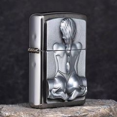 Zippo ốp Emblem Cô Gái Gợi Cảm ZN244