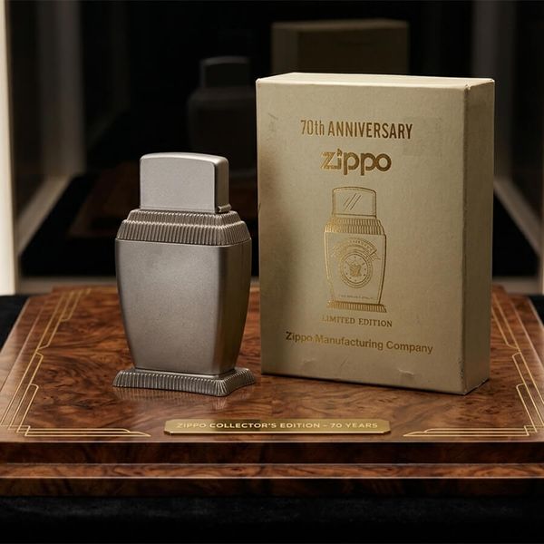 Zippo Để Bàn Kỷ Niệm 70 Năm (1932-2002) - Phiên Bản Giới Hạn Limited Edition - Tích Hợp Đồng Hồ Nhật Bản C77