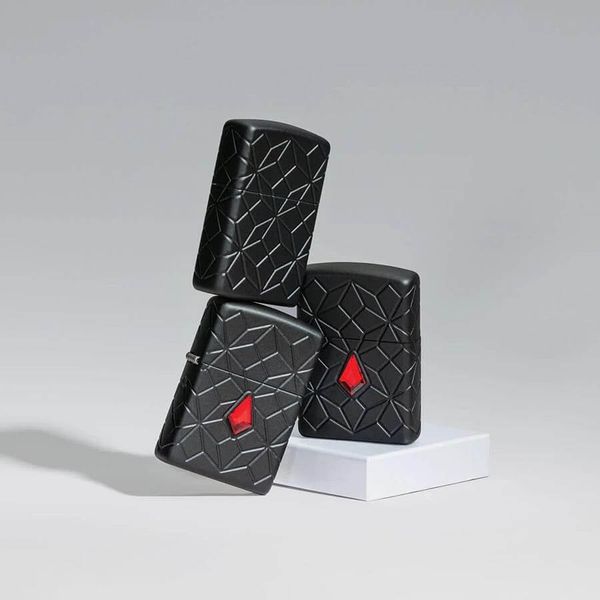 Zippo Armor Luxury Red Crystal Khắc Deep Carve Đính Đá Crystal Đỏ Z120