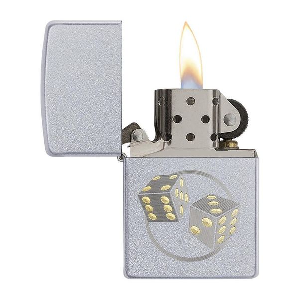 Zippo khắc hình xúc xắc mạ satin Z208