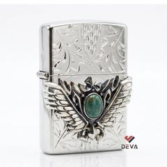 Zippo mạ vàng hoa văn chìm ốp Emblem Cổ Ngọc ZN318