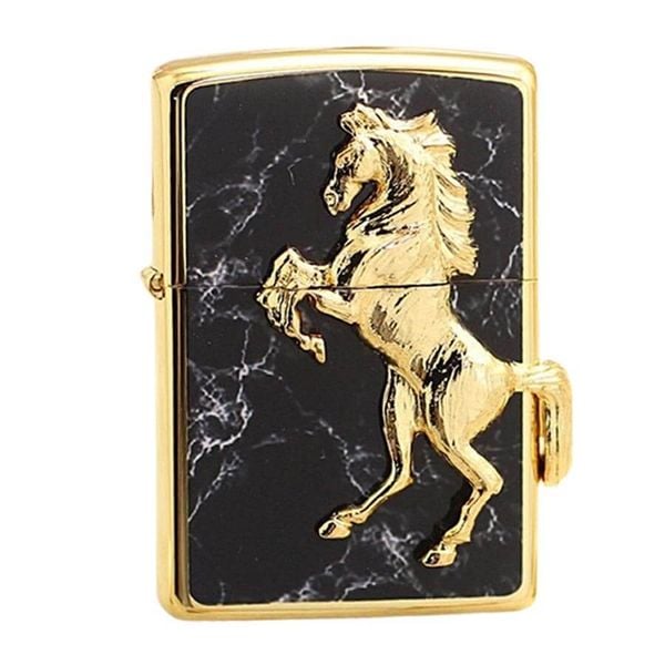 Zippo Ốp Cẩm Thạch Đen Ngựa Nổi Mạ Vàng ZN115