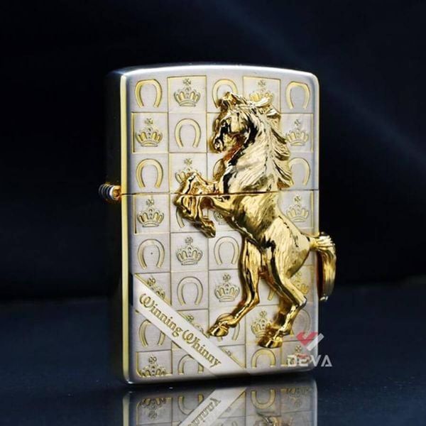 Zippo Đồng Cháy Ốp Chú Ngựa Chiến Thắng ZN17