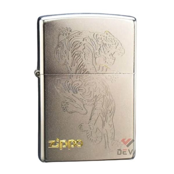 Zippo Mạ Satin Khắc Hình Hổ Săn Mồi ZK14