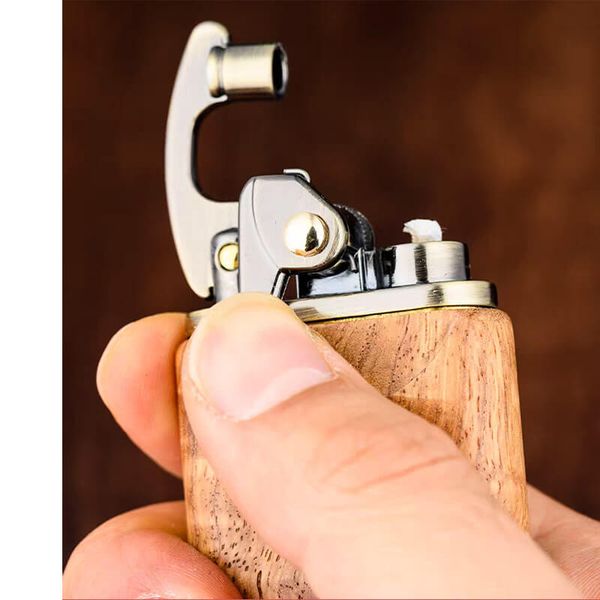Bật lửa xăng đá Chief vỏ gỗ CF 018-30