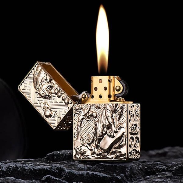 Bật lửa xăng đá Zorro bọc vỏ dày ốp hình Hổ gầm Z-KJ1018