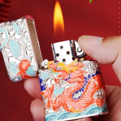 Bật lửa xăng đá Chief bọc lưới hoa văn chủ đề rồng thần CF1355-1356