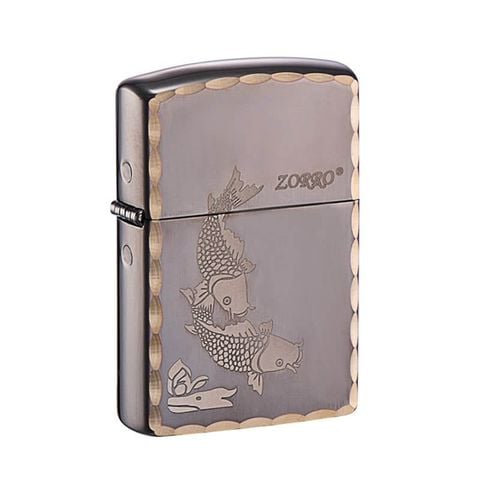 Bật lửa xăng đá Zorro đen bóng viền gõ búa chủ đề cá chép Z91325A