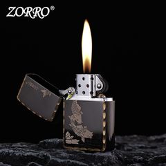 Bật lửa xăng đá Zorro đen bóng viền gõ búa chủ đề cá chép Z91325A