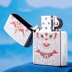 Bật lửa xăng đá Zorro khắc đầu lân may mắn số giới hạn Z91909