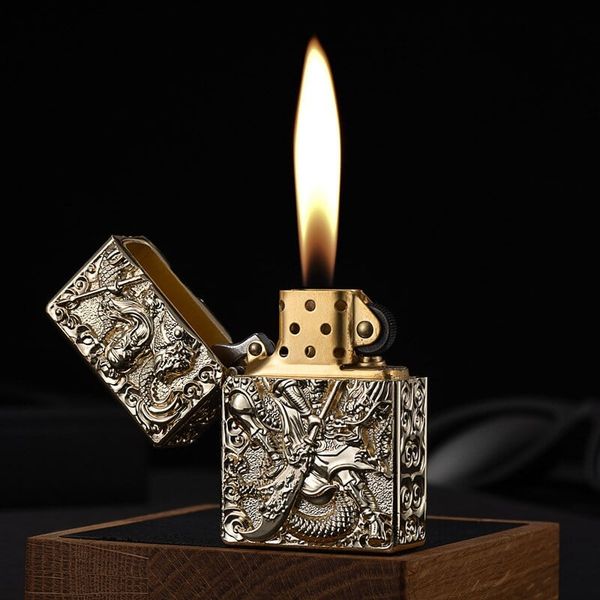 Bật lửa xăng đá Zorro bọc vỏ dày khắc nổi tướng Quan Vũ Z-KJ1005