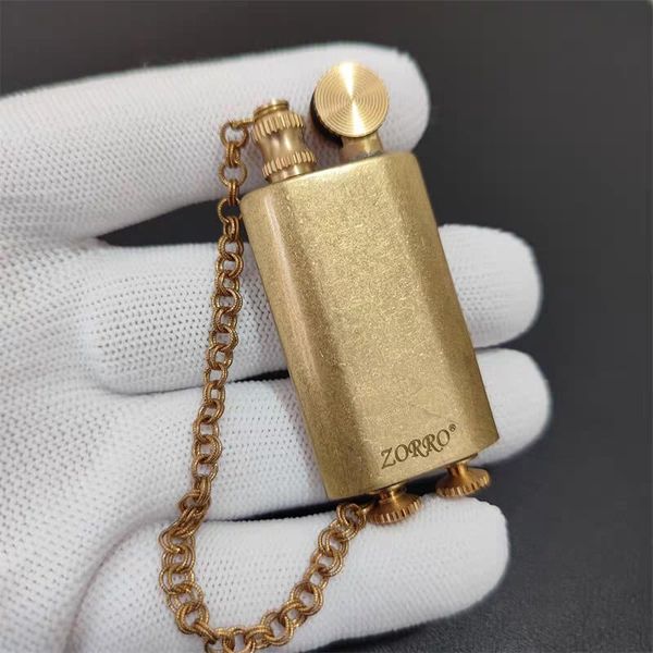 Bật lửa  Zorro mini cổ điển chụp bấc Z770