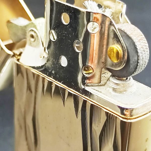 Bật Lửa Zippo Vintage 198x Golden Elegance – Bản Mạ Vàng 22K Quý Tộc C04