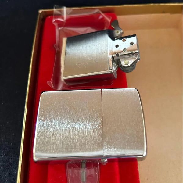 Set Bật Lửa Zippo 40th Anniversary (1932-1972) – Phiên Bản Kỷ Niệm 40 Năm – Bản Sưu Tầm Di Sản Cổ Điển (Full Box)
