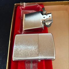 Set Bật Lửa Zippo 40th Anniversary (1932-1972) – Phiên Bản Kỷ Niệm 40 Năm – Bản Sưu Tầm Di Sản Cổ Điển (Full Box)