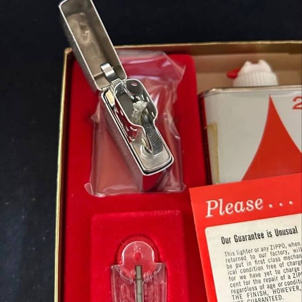 Set Bật Lửa Zippo 40th Anniversary (1932-1972) – Phiên Bản Kỷ Niệm 40 Năm – Bản Sưu Tầm Di Sản Cổ Điển (Full Box)