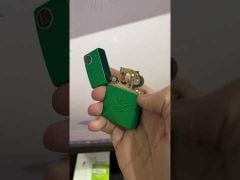 Zippo Stamped leaf Brass lá Phong nổi Z265-video