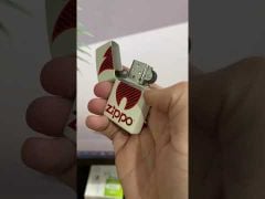 Zippo Sơn Trắng In Logo Ngọn Lửa Zippo Motif Z103-video