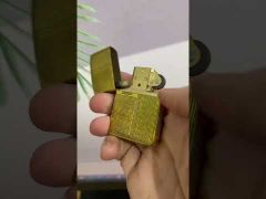 Zippo Khắc Các Đường Kẻ Sọc Ngang Dọc ZN393-video
