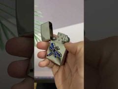 Zippo Xanh Ốp Emlem Cánh Chuồn Chuồn Khảm Đá Z294-video