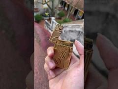 Bật lửa ST Dupont Hong Kong chữ nổi màu vàng D92-video