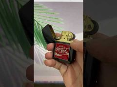 Zippo Tái Bản 1941 Đen Bóng Ốp Emblem Logo Coca-Cola ZN349-video