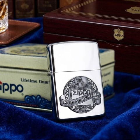 Zippo 1992 Kỷ Niệm 60 Năm (1932-1992) – Lớp Vỏ White Nickel Finish Sang Trọng – Đời VIII La Mã C95