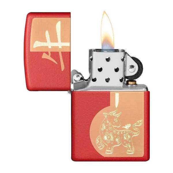 Zippo Mỹ chính hãng Sơn Đỏ Khắc Hình Chú Trâu 2021 Z392