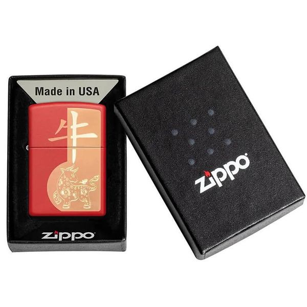Zippo Mỹ chính hãng Sơn Đỏ Khắc Hình Chú Trâu 2021 Z392