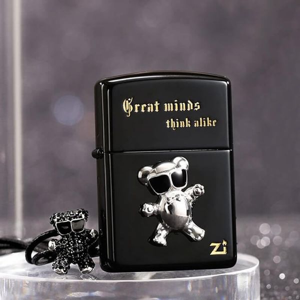 Set Bật Lửa Zippo Ốp Emblem Gấu Bạc Kèm Kính Mắt Cao Cấp ZN143