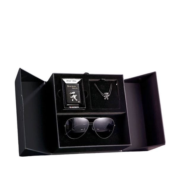 Set Bật Lửa Zippo Ốp Emblem Gấu Bạc Kèm Kính Mắt Cao Cấp ZN143