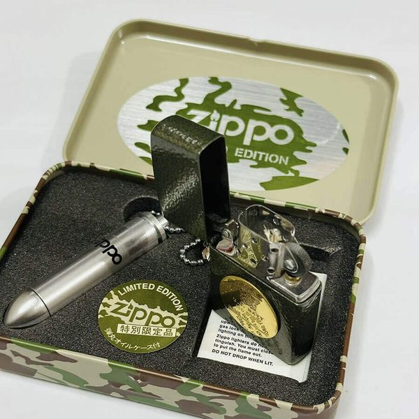 Set Zippo Limited Edition Quân Đội Mỹ – Vỏ Sơn Crackle Xanh Olive Chống Trầy – Kèm Bình Xăng Viên Đạn C130